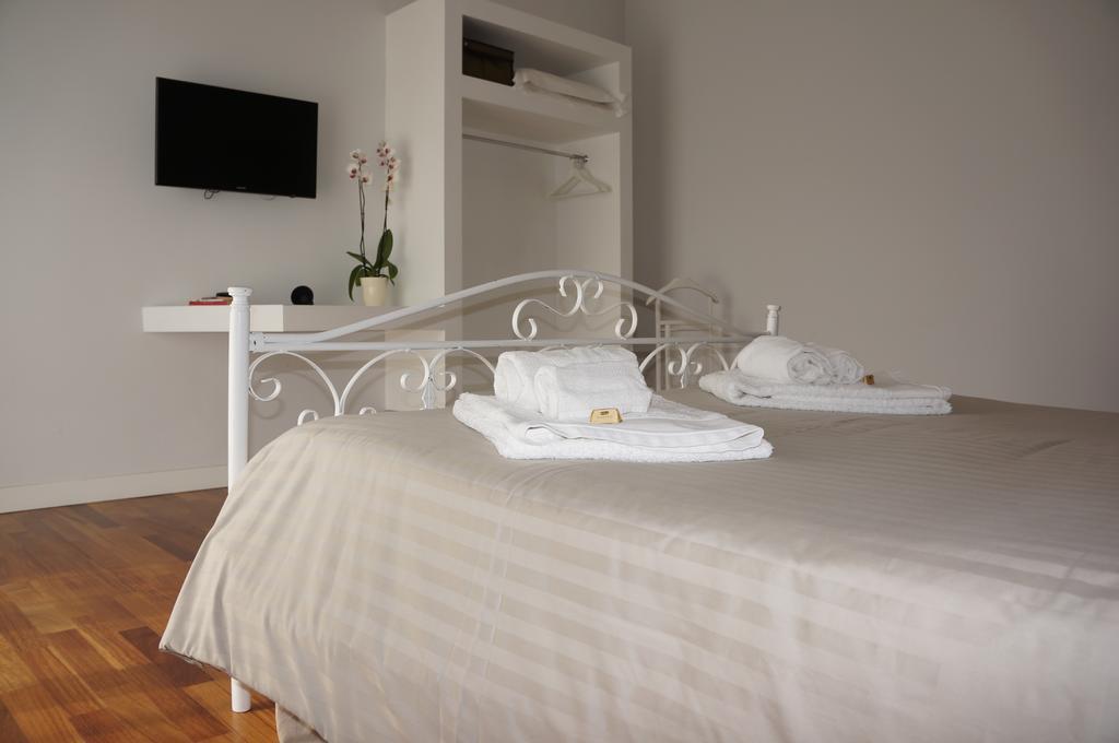 Lullymia Bed & Breakfast โครโตเน ห้อง รูปภาพ