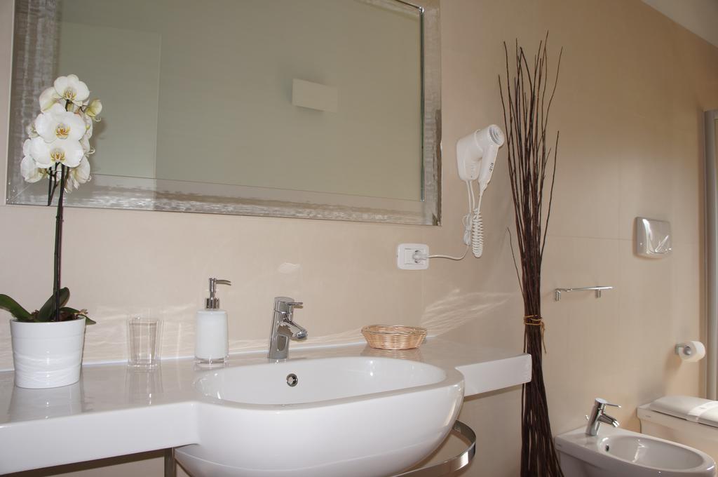 Lullymia Bed & Breakfast โครโตเน ห้อง รูปภาพ