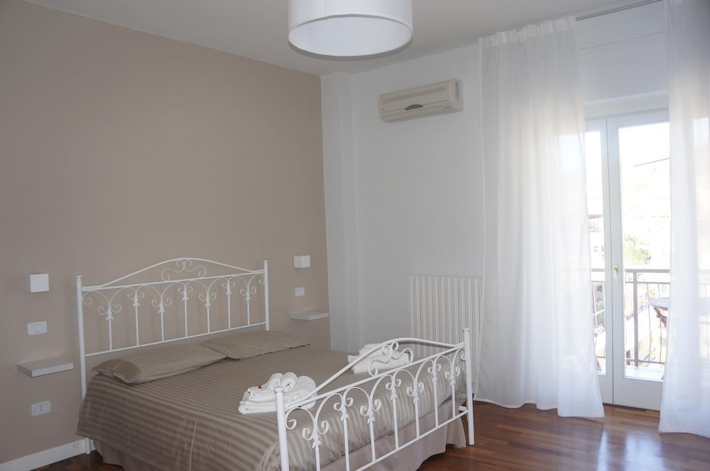 Lullymia Bed & Breakfast โครโตเน ห้อง รูปภาพ