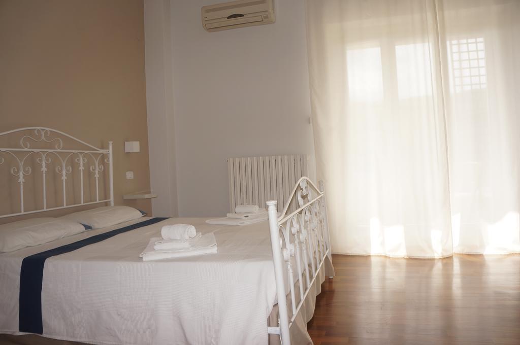 Lullymia Bed & Breakfast โครโตเน ภายนอก รูปภาพ