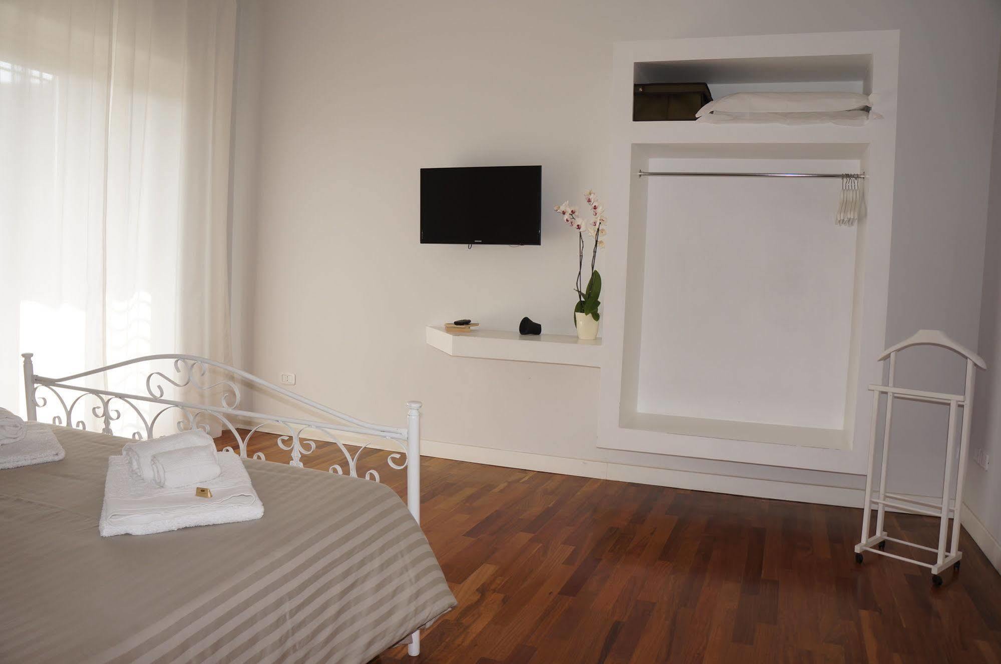 Lullymia Bed & Breakfast โครโตเน ภายนอก รูปภาพ