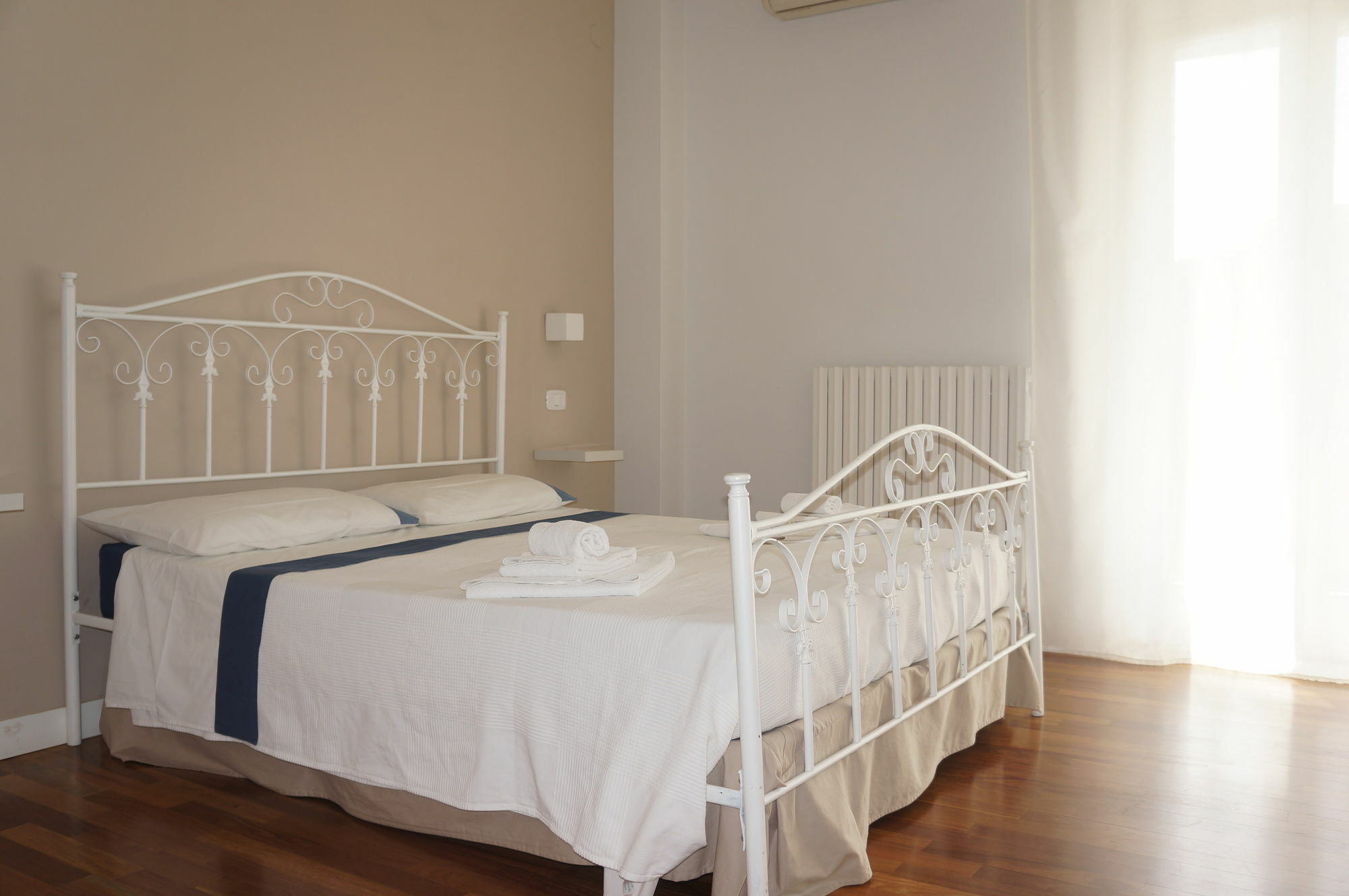 Lullymia Bed & Breakfast โครโตเน ภายนอก รูปภาพ