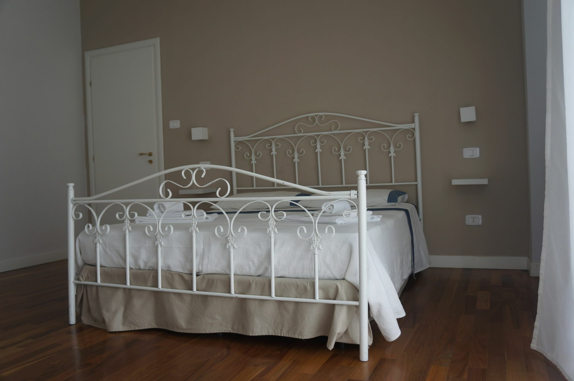 Lullymia Bed & Breakfast โครโตเน ภายนอก รูปภาพ