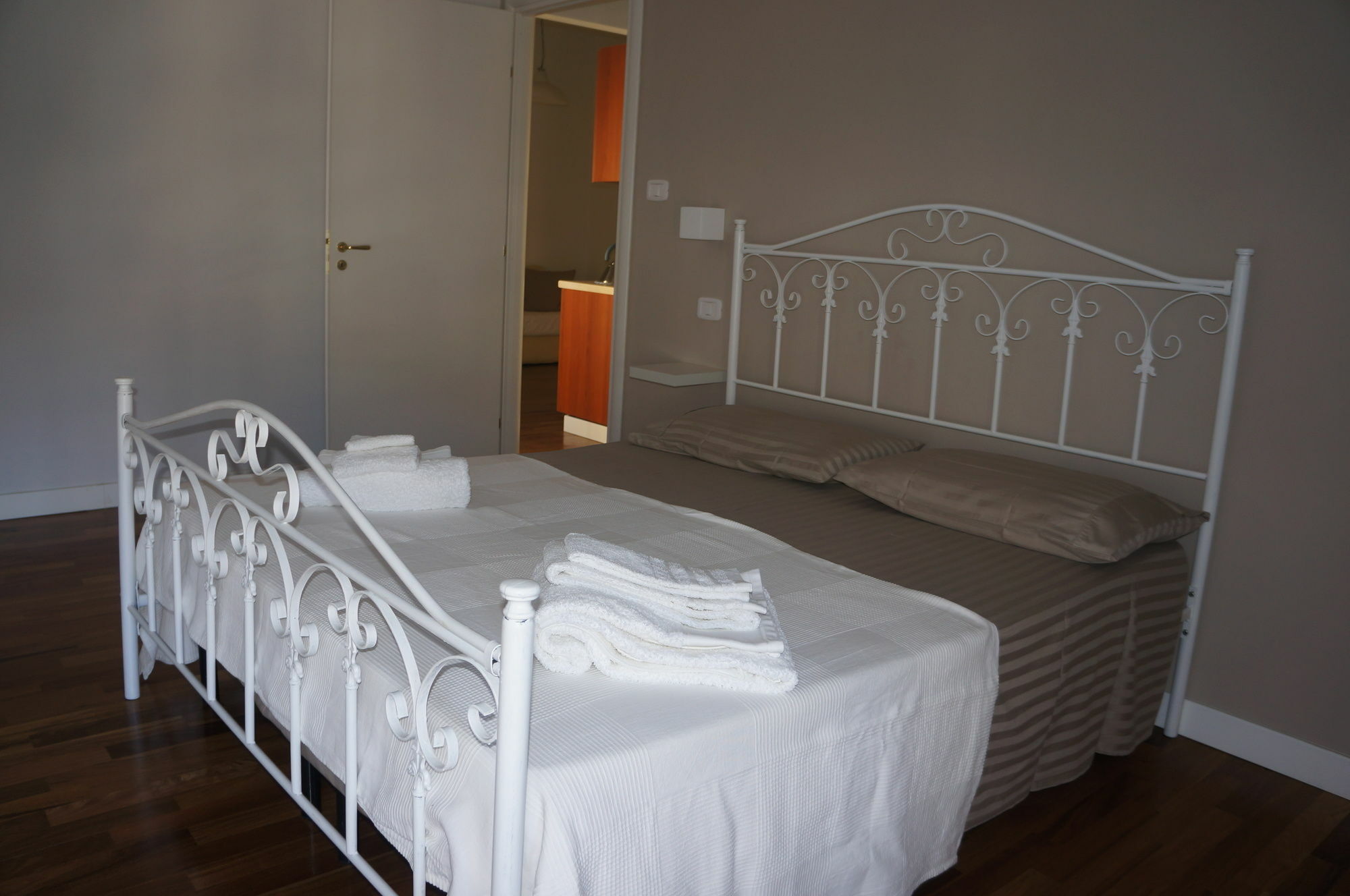 Lullymia Bed & Breakfast โครโตเน ภายนอก รูปภาพ